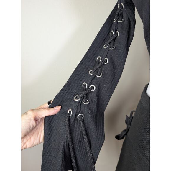 Lace up Gothic Top - Picture 3 of 4